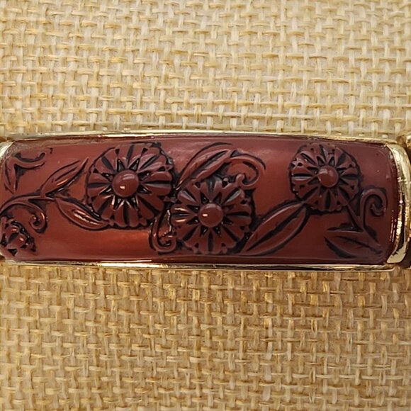 Vintage Monet Bracelet Faux Cinnabar Carved Raised Floral Gold Tone Stretch - Picture 5 of 8